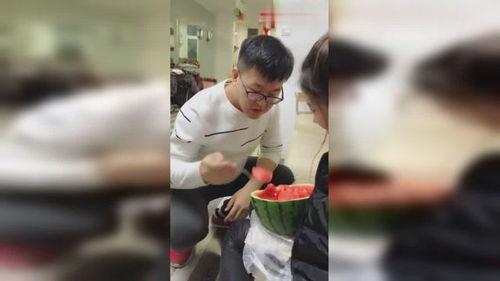偷西瓜吃瓜视频,一场欢乐的夏日冒险 偷西瓜吃瓜视频,一场欢乐的夏日冒险